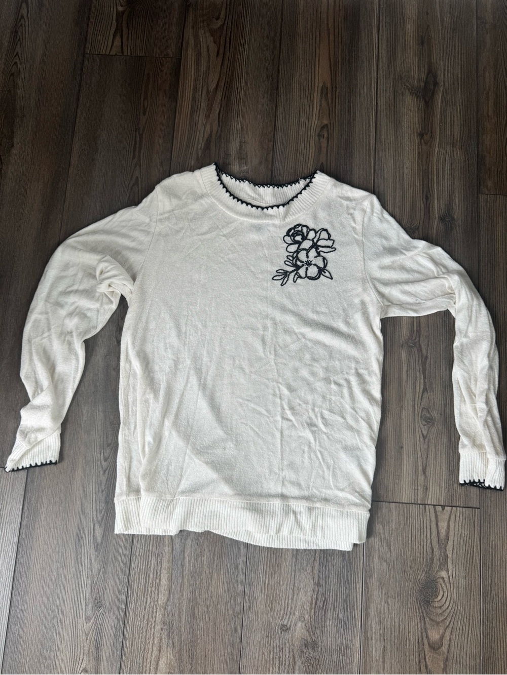 bobeau White Crewneck Sweater with Black Floral Embroidery